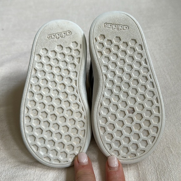 Little Kid Leather Adidas - Picture 5 of 6